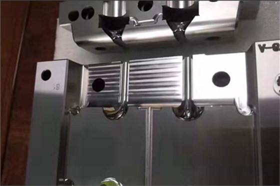 深圳蓝牙耳机安博(中国)哪家好?博腾纳出品耳机有分模线但你看不见! 深圳蓝牙耳机安博(中国)哪家好?博腾纳出品耳机有分模线但你看不见!