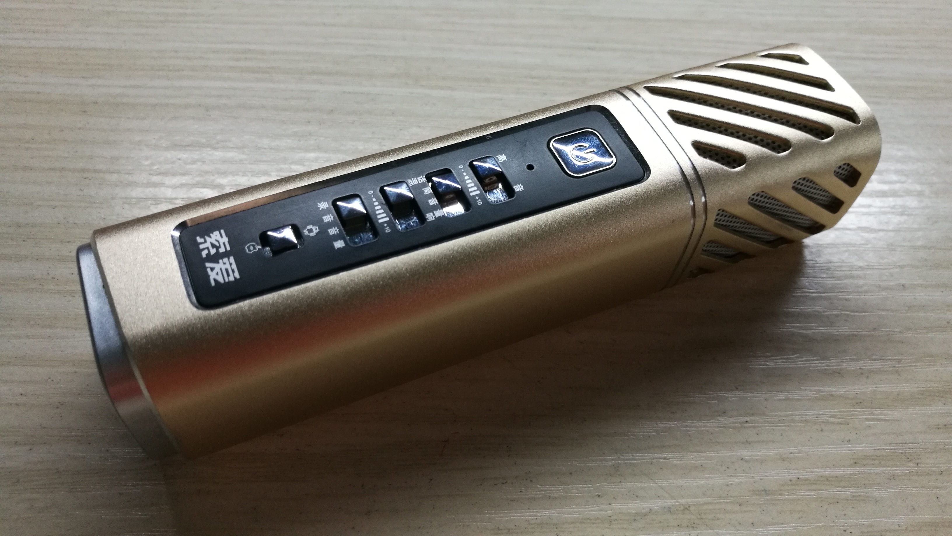 索爱智能和博腾纳合作的故事（迷你话筒外壳案例）